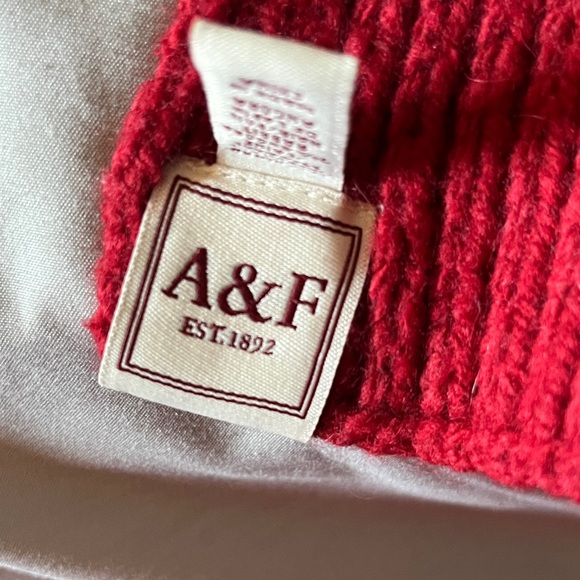 Abercrombie & Fitch Red Knit Scarf with Logo - NWOT - Picture 3 of 4